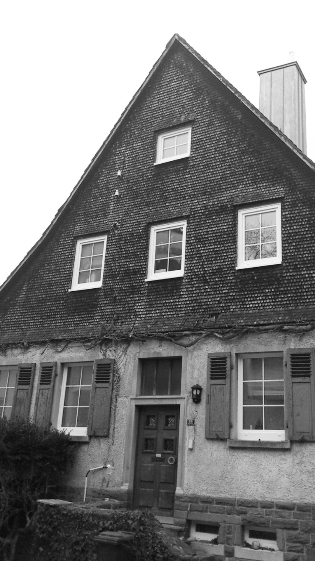 Historisches Gebäude in Siegfriedstraße in Maihälden Pforzheim - traditionelles Wohnhaus aus dem frühen 20. Jahrhundert